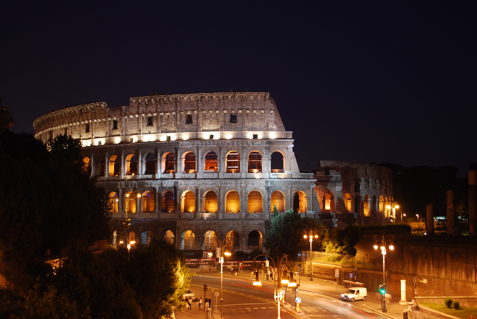 DSC 7112 Colosseum at night