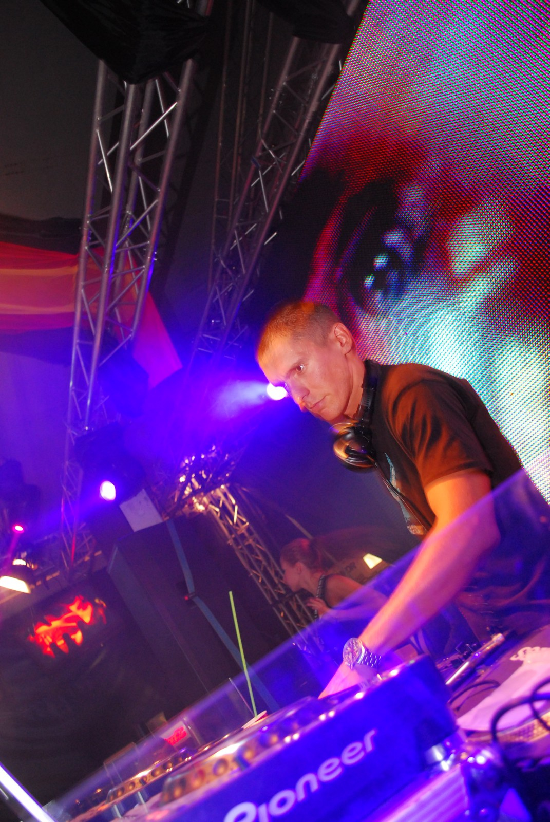 DSC 10034 dj akárki