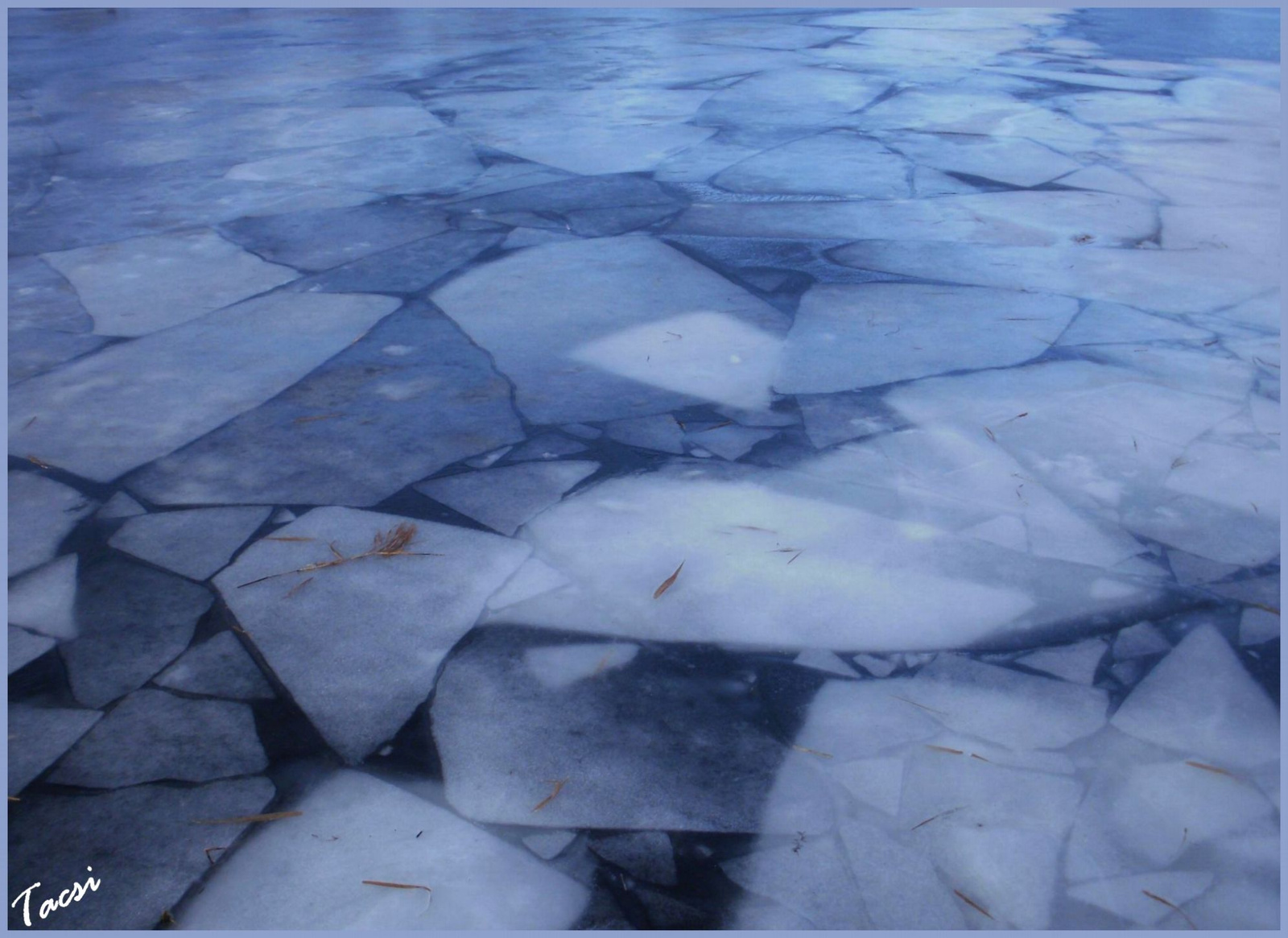 Befagyott jégtáblák a Fertő tón