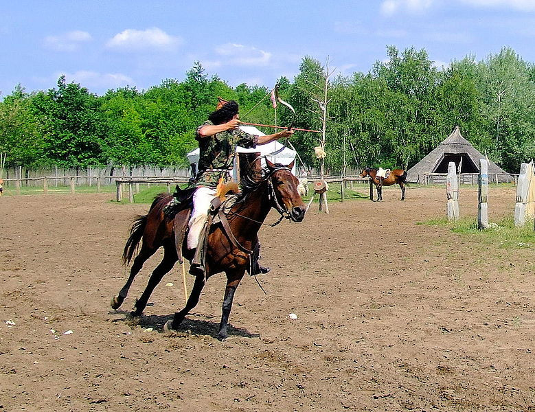 779px-Hungarian horse archers