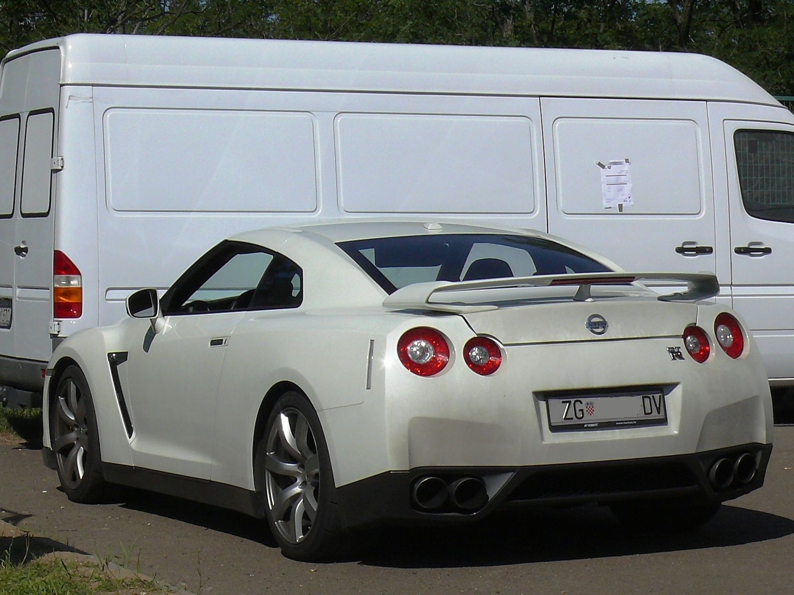 Nissan GT-R