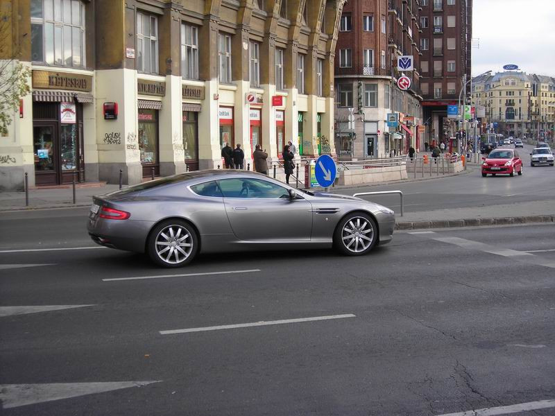 Aston Martin DB9