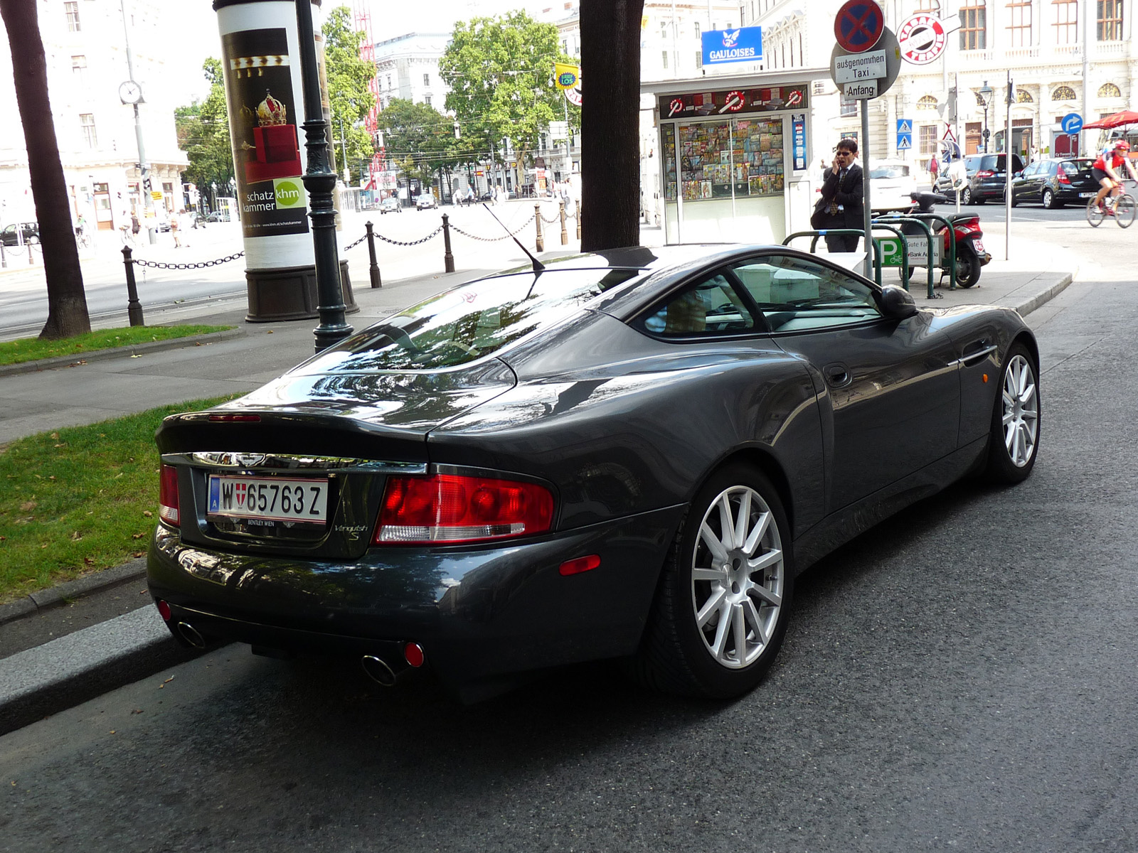 Aston Martin Vanquish S