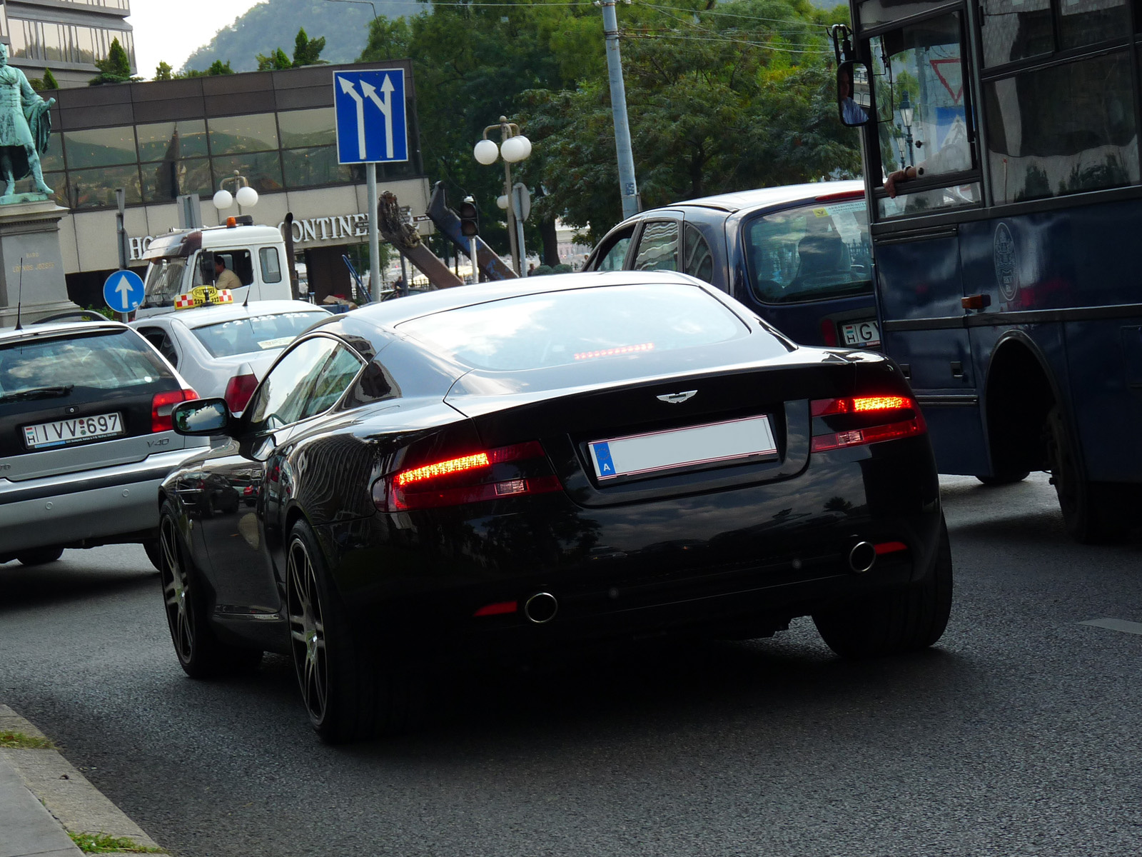 Aston Martin DB9