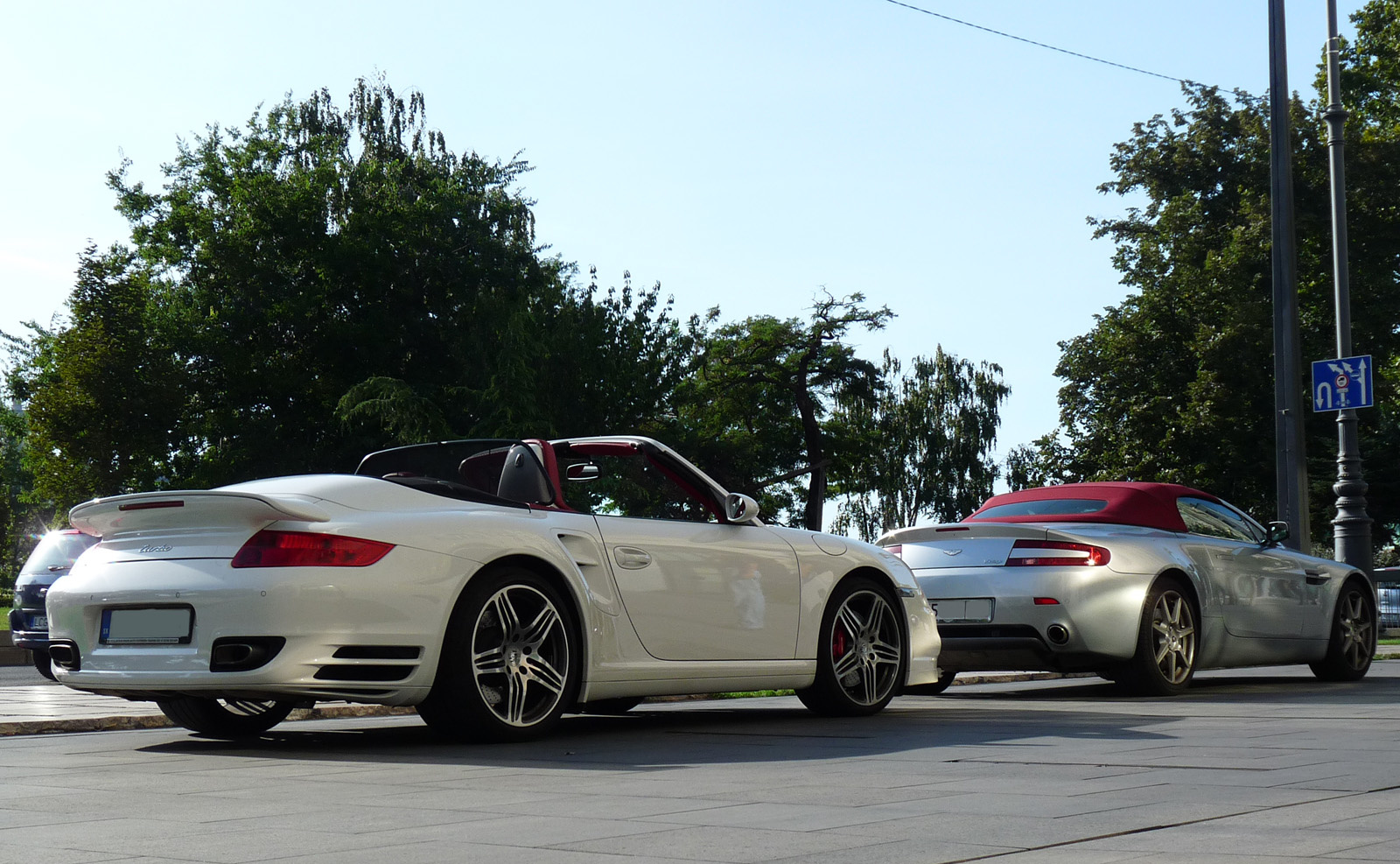 Porsche 911 Turbo Cabriolet combo Aston Martin V8 Vantage Roadst