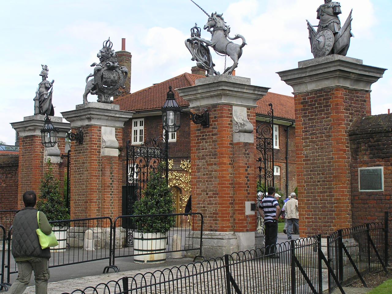 London 433 Hampton Court