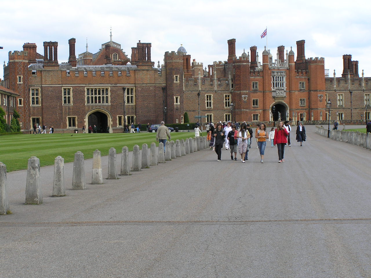 London 439 Hampton Court