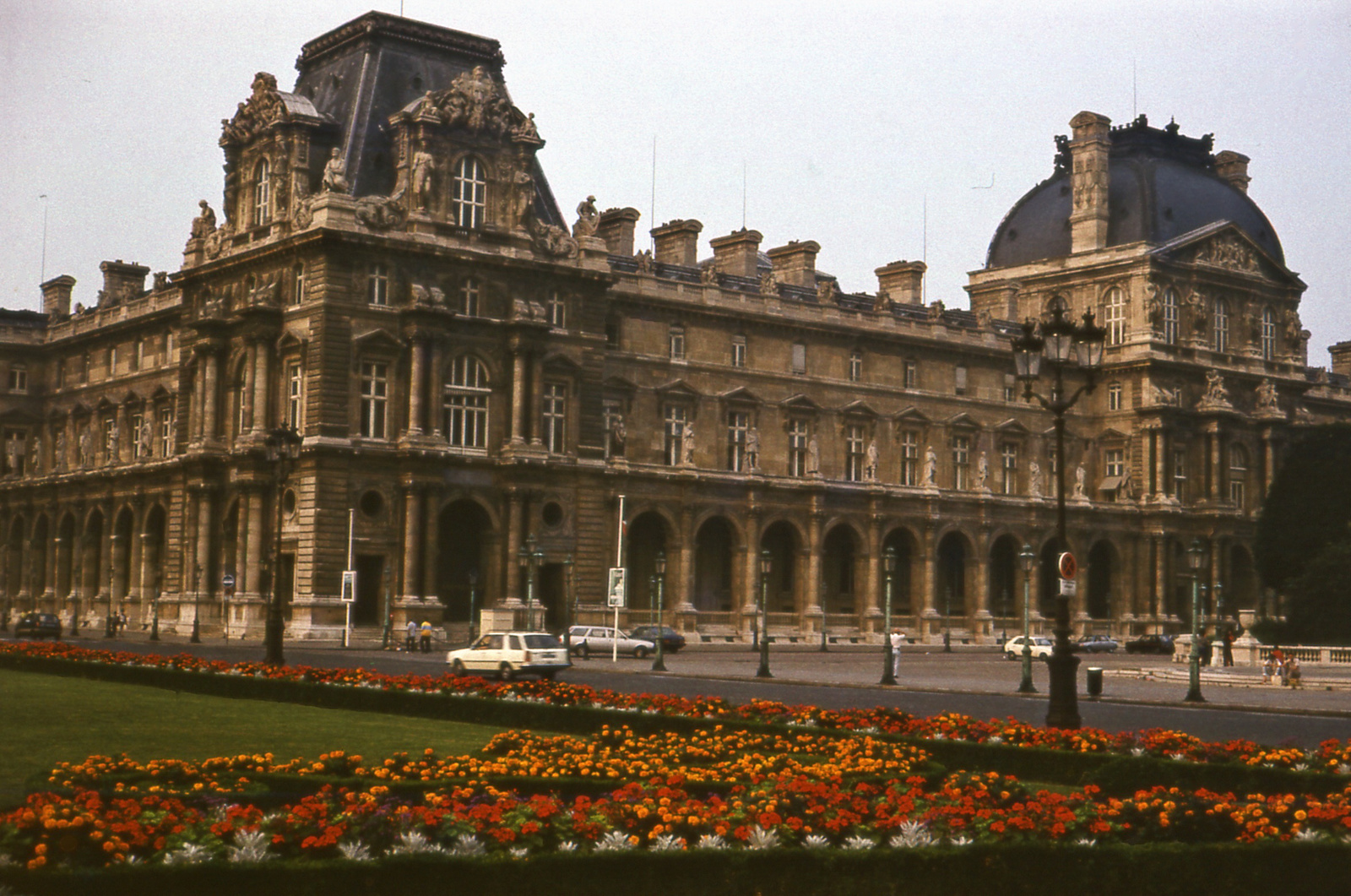 162 Párizs Louvre