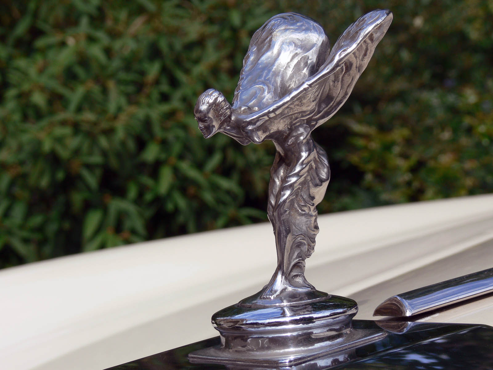 Rolls-Royce Eksztázis Szelleme szobra