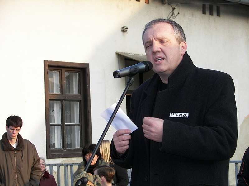 2007-02-23 Demonstráció a vasútállomás előtt