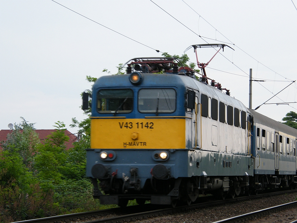 V43 1142