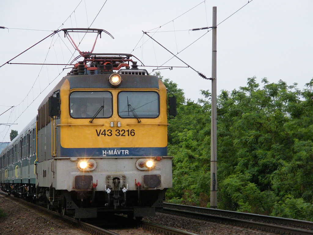 V43 3216