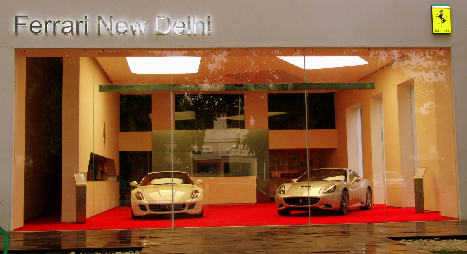 Delhi - a híres olasz "Kovács cslád" autószalonja