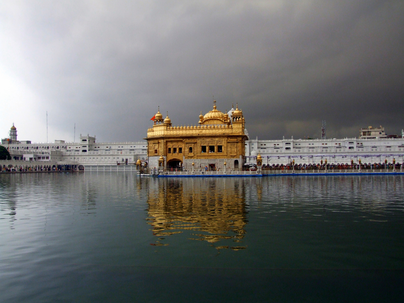 Amritsar: Aranytemplom, jön a monszuneső