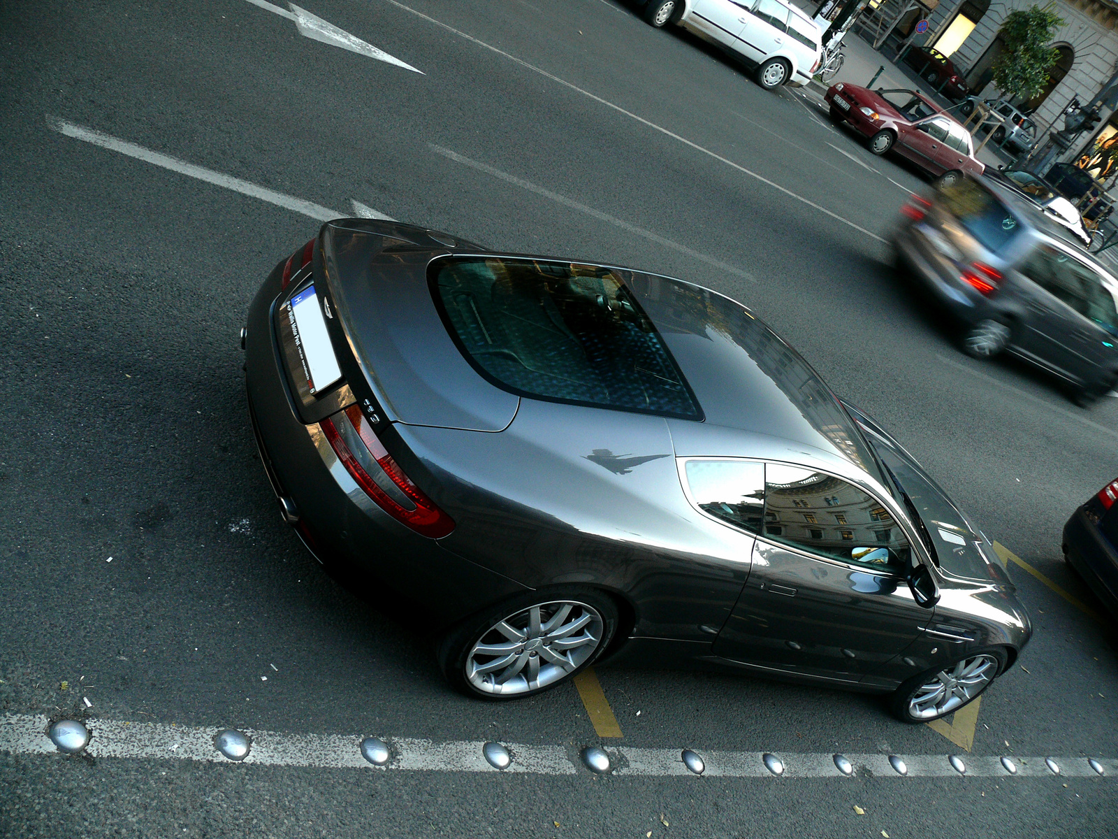 Aston Martin DB9