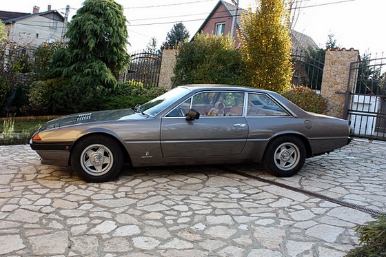 Ferrari 365 GT4