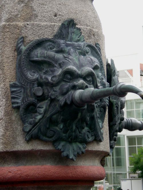 Köztéri szobrok Ulmban (8)