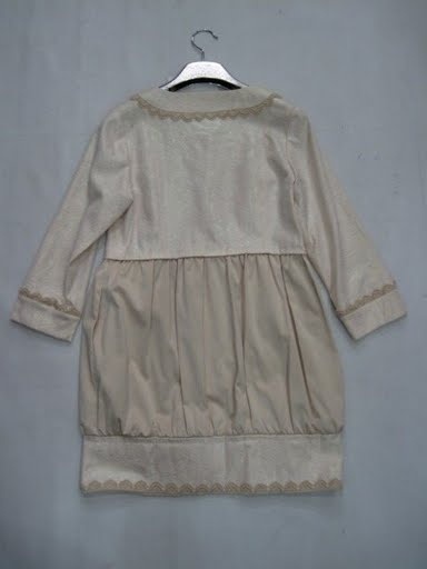 90715B-25 MOSCHINO BEIGE COTTON DUSTCOAT SIZE 2 4 6(BACK) PRICE 