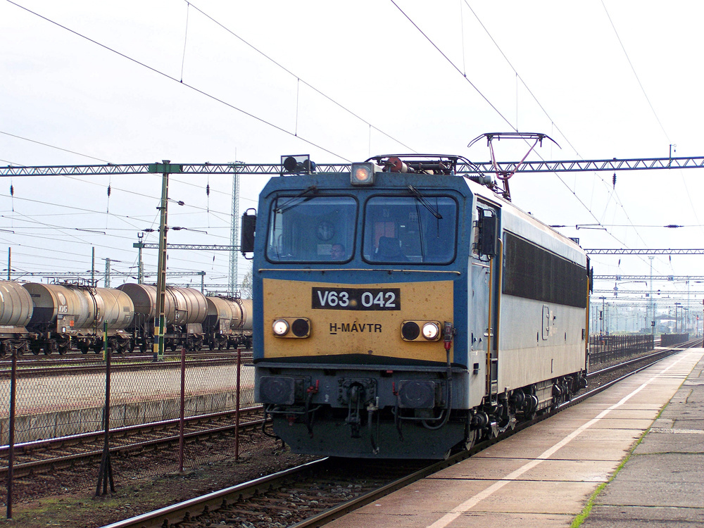 V63 - 042 Dombóvár (2010.10.14)01