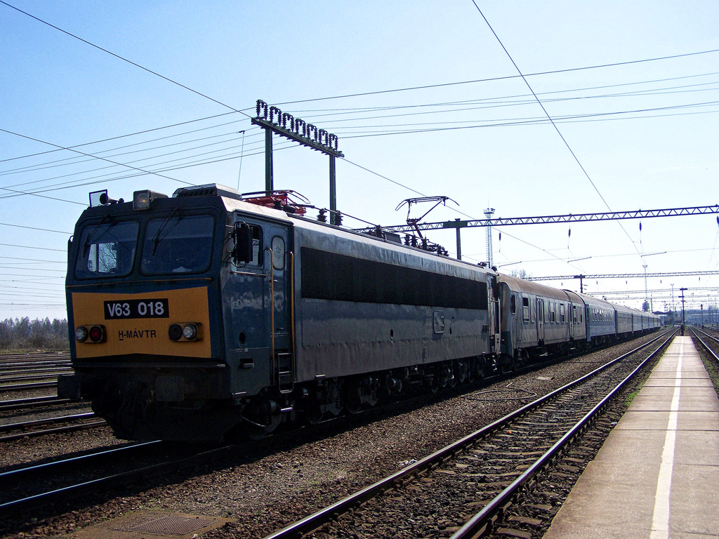 V63 - 018 Dombóvár (2011.03.25).