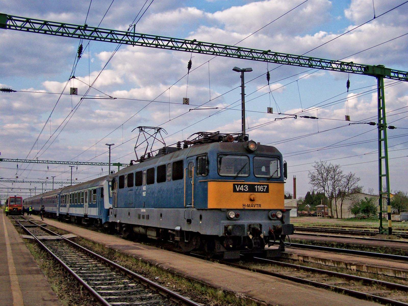 V43 - 1167 Sárbogárd (2011.04.23).