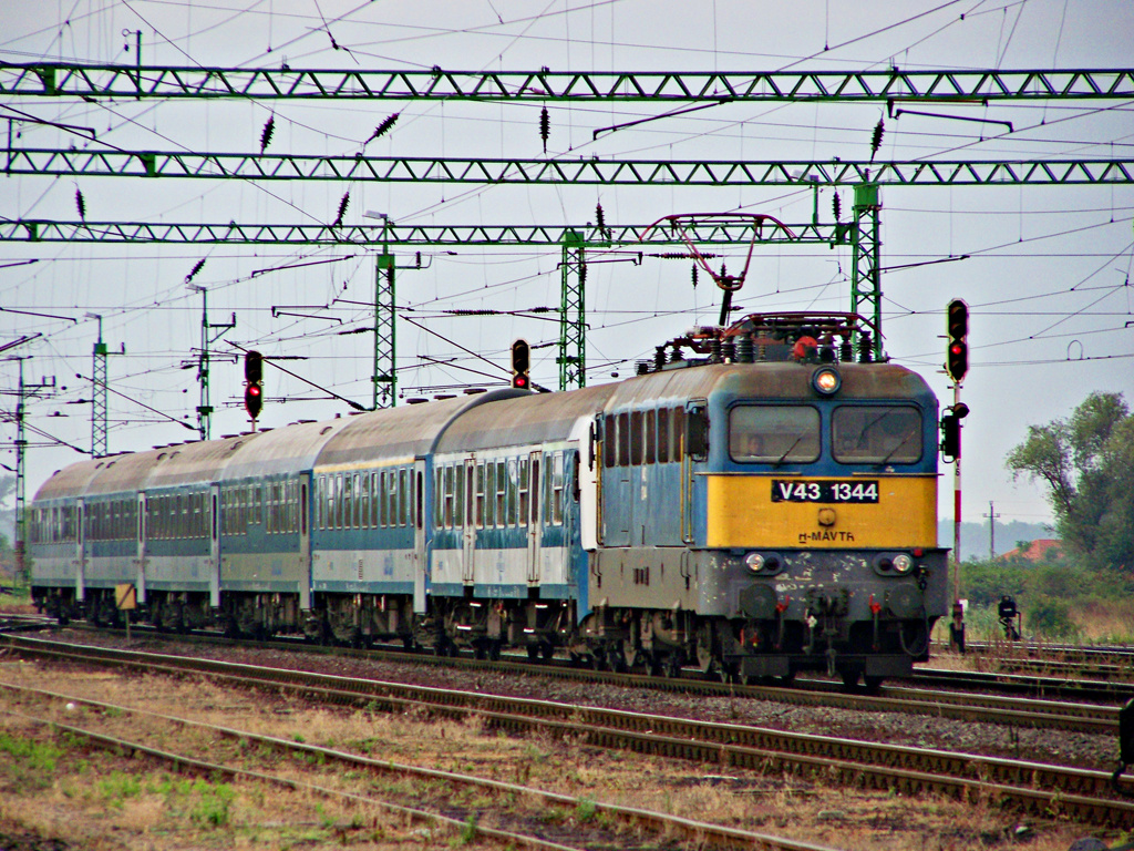 V43 - 1344 Sárbogárd (2011.07.23).