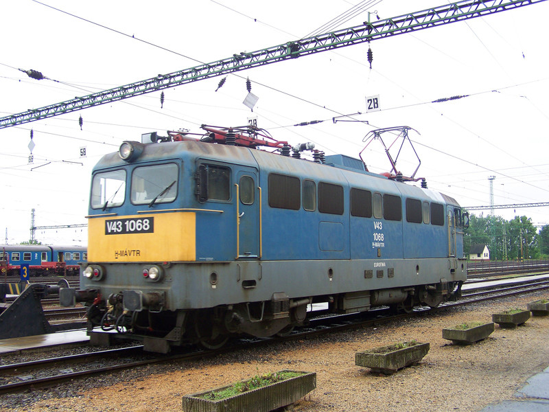 V43 - 1068 Dombóvár (2009.06.23)02.