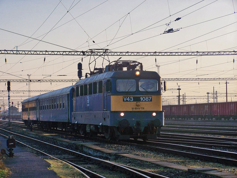 V43 - 1087 Dombóvár (2010.03.26).