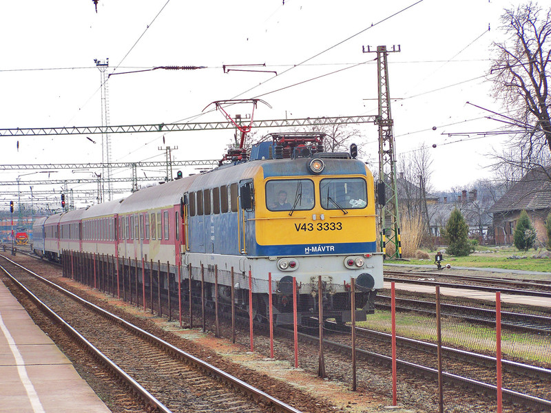 V43 - 3333 Dombóvár (2010.03.20).