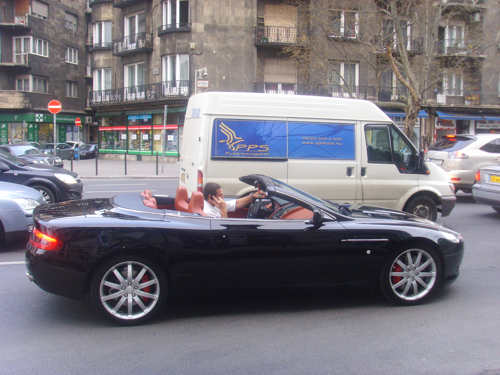 ASTON MARTIN DB9 VOLANTE