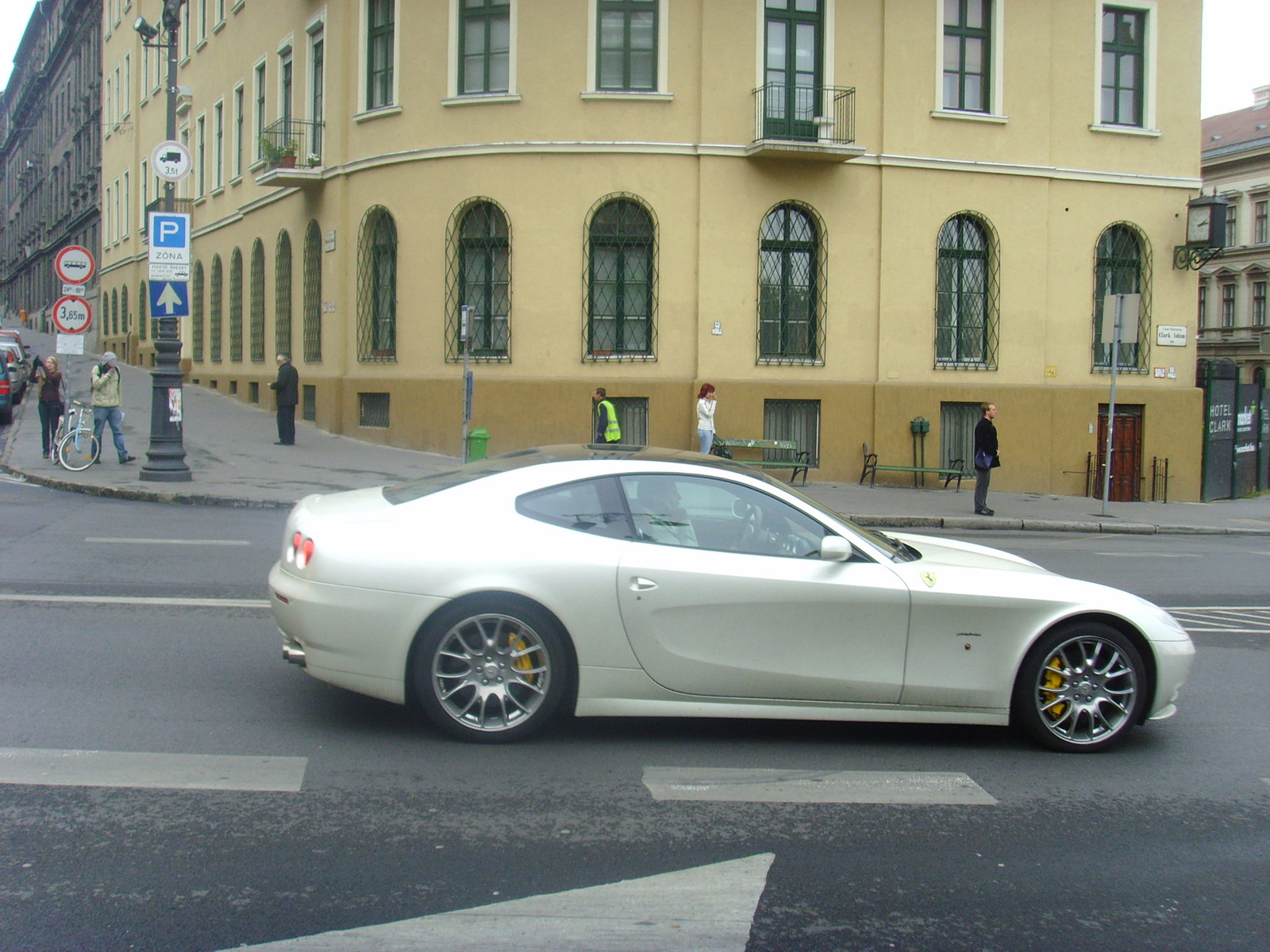 FERRARI 612 SCAGLIETTI