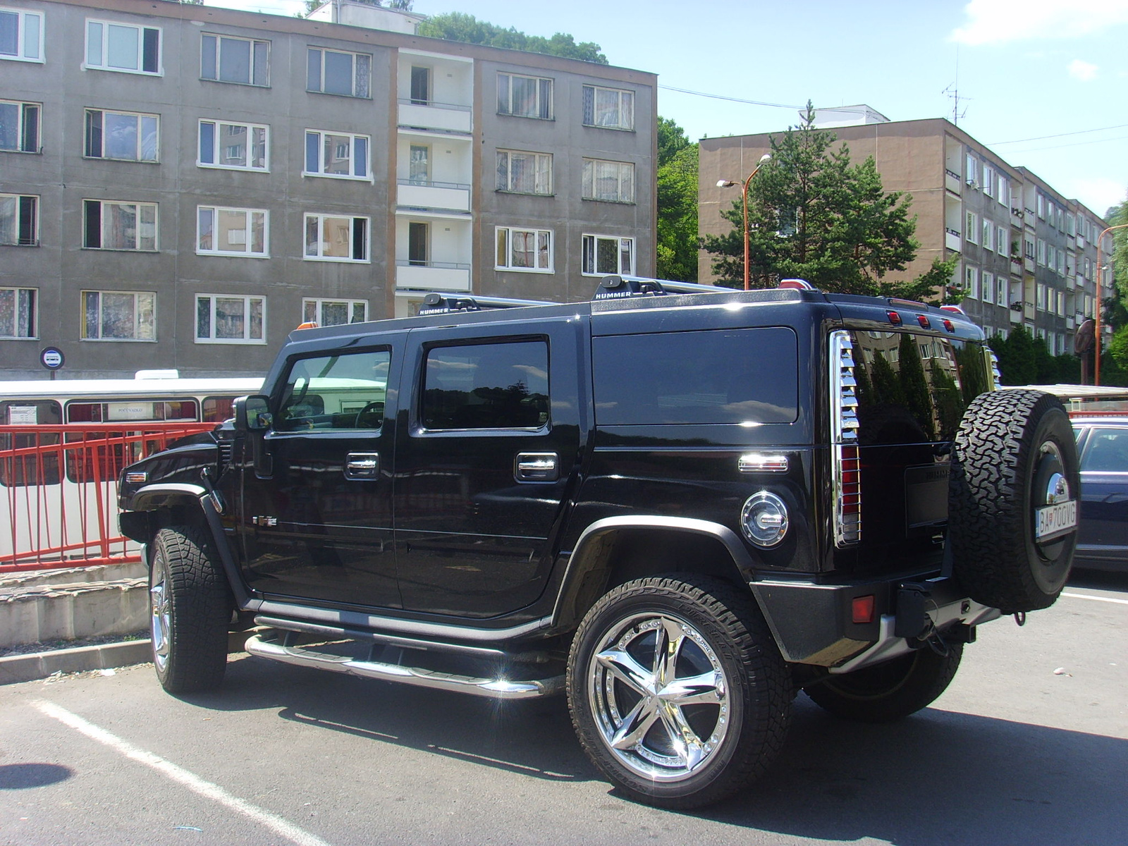 HUMMER H2