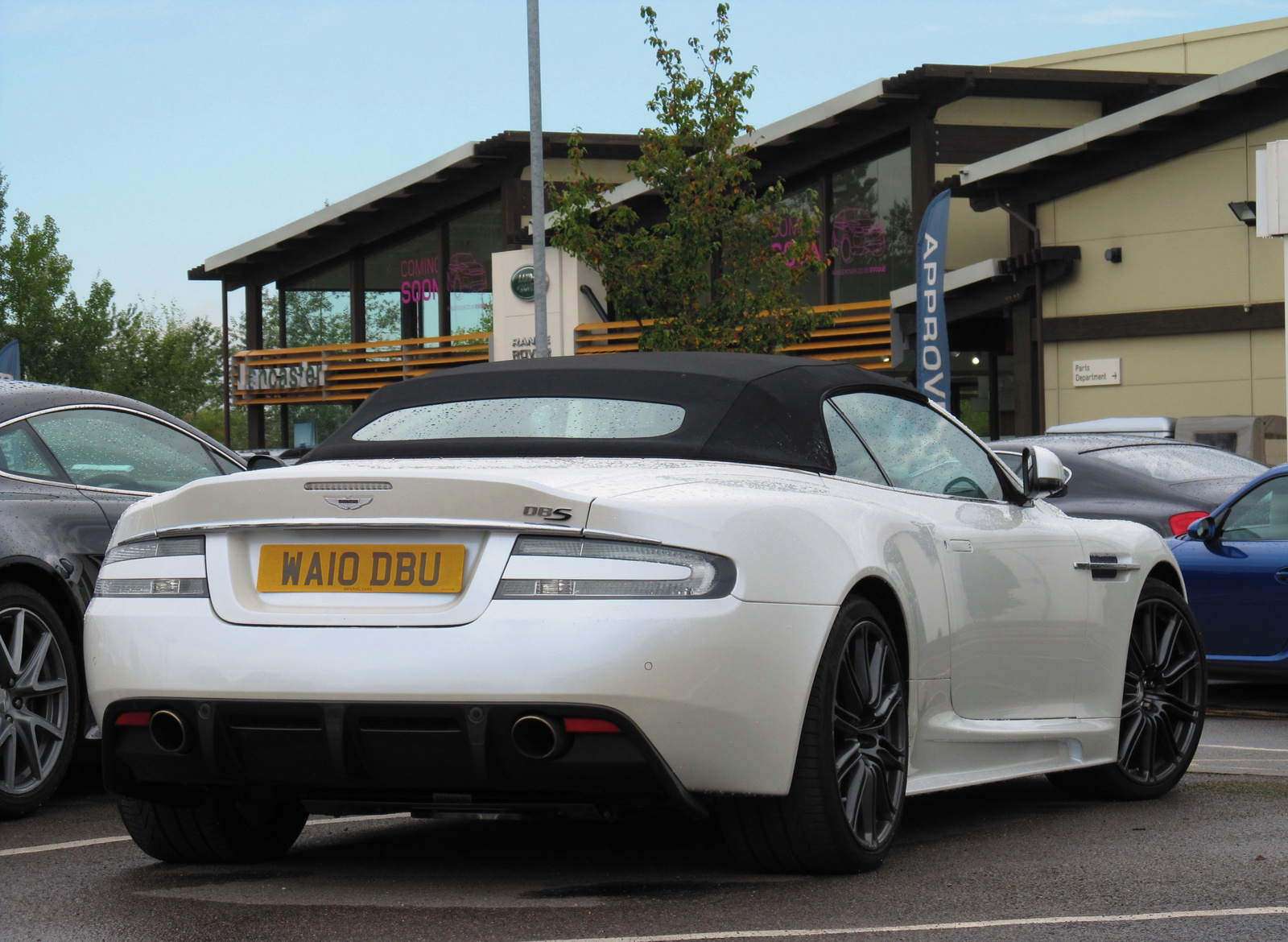 Aston Martin DBS Volante