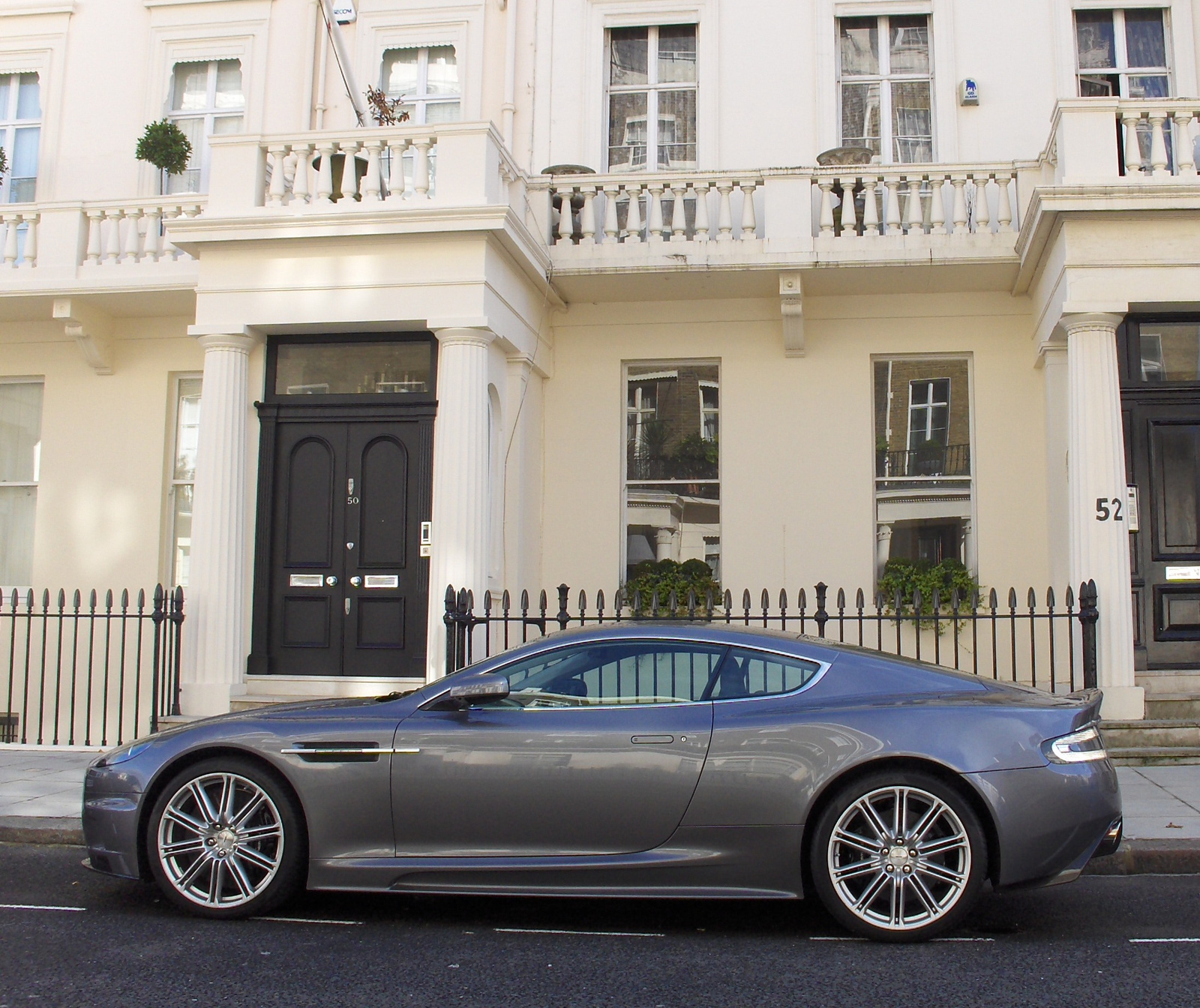 Aston Martin DBS