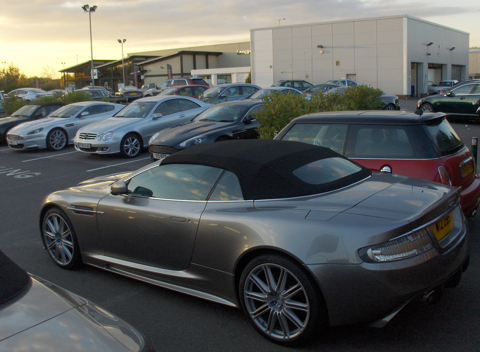 Aston Martin DBS Volante