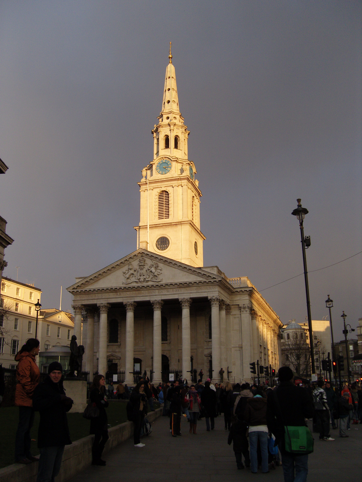 Fények és árnyékok, Trafalgar tér