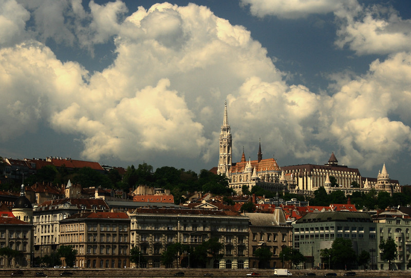 Felhők,-fény,-Buda