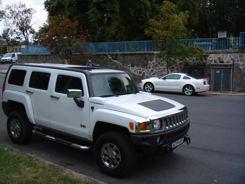 Hummer H3 - Ford Mustang GT