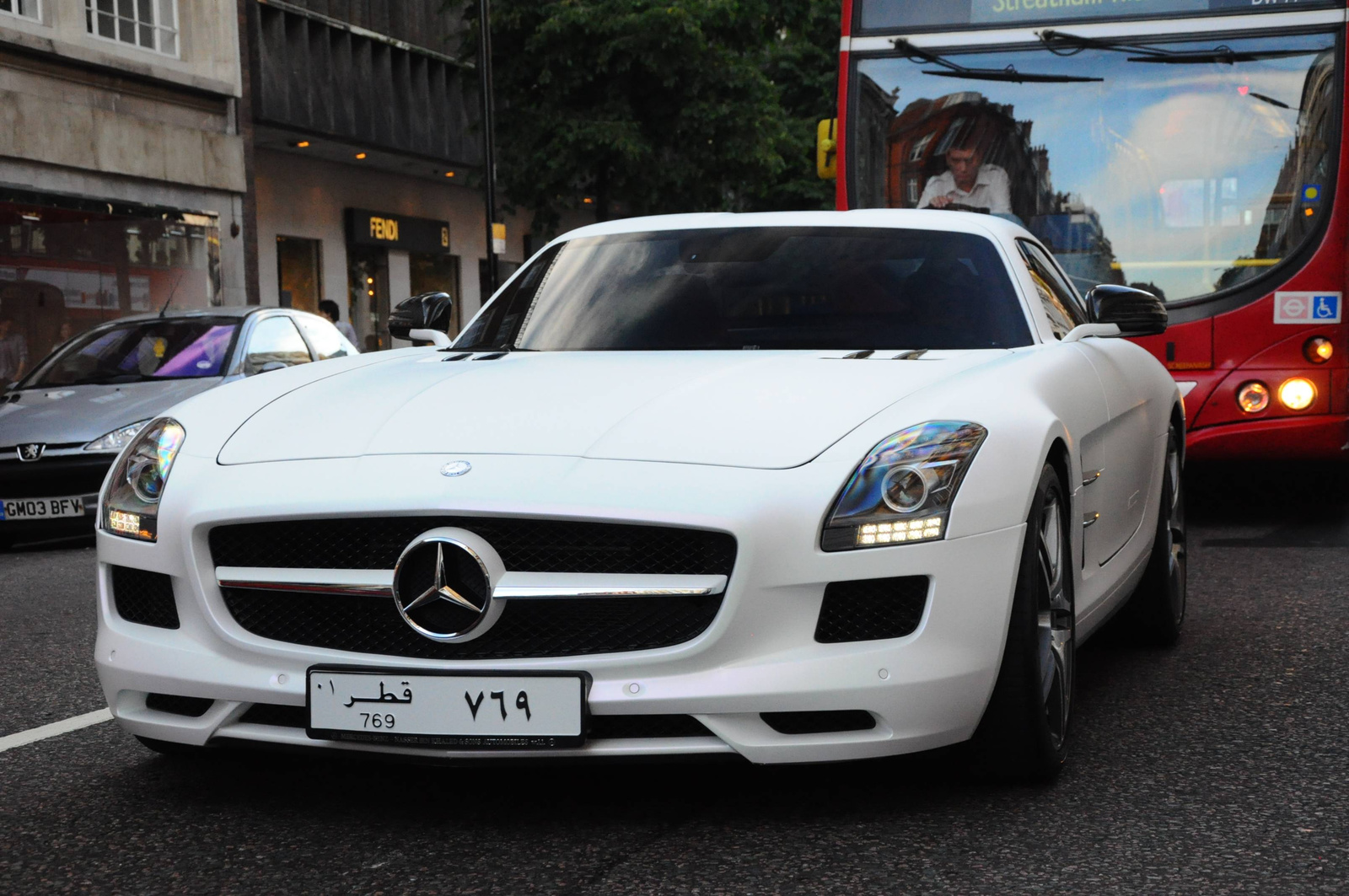 Mercedes SLS