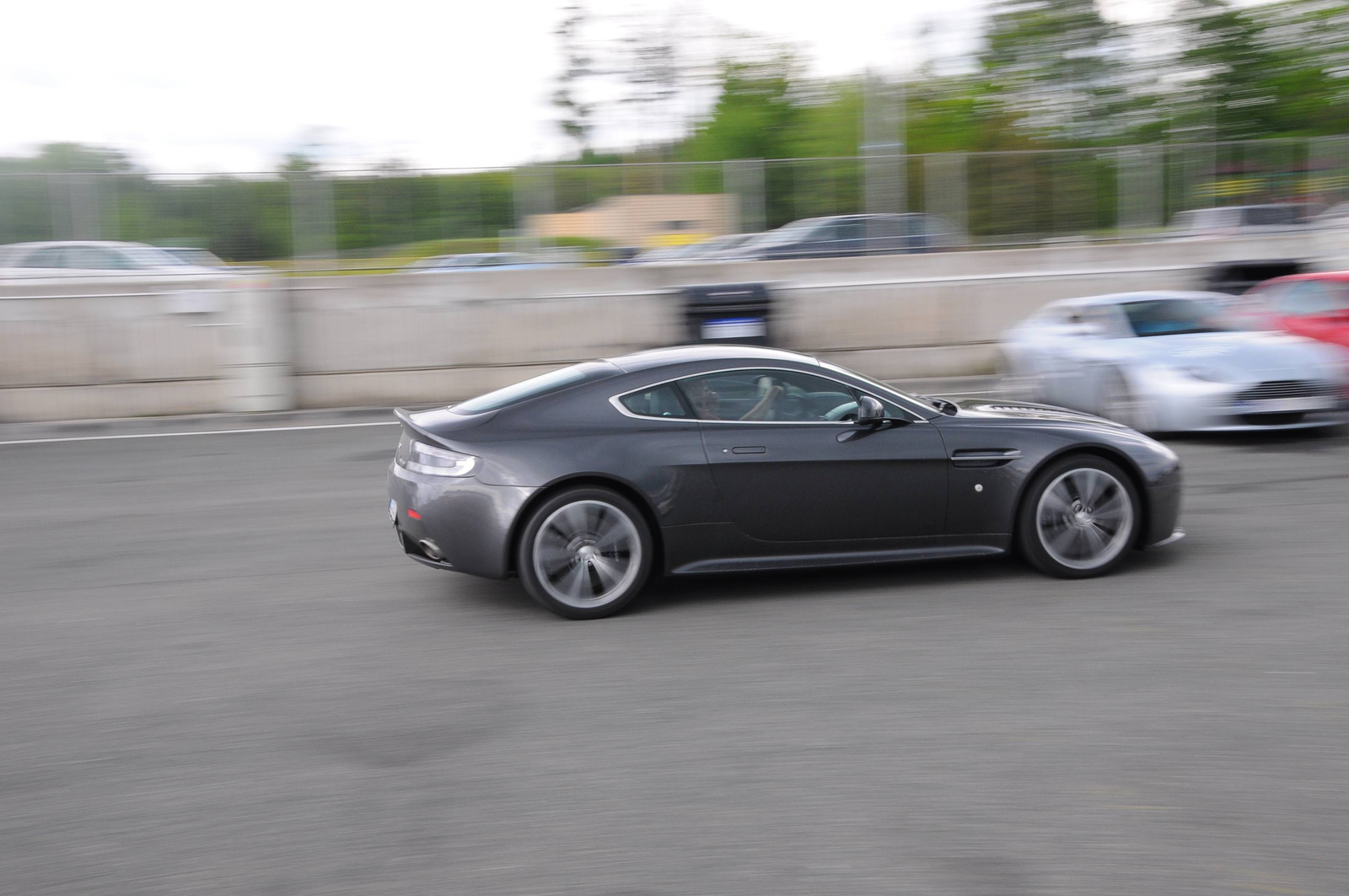 Aston Martin V12 Vantage