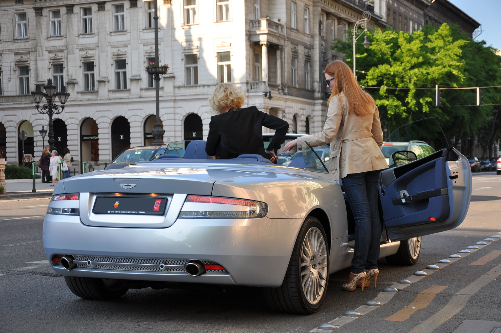 Aston Martin DB9 Volante 100