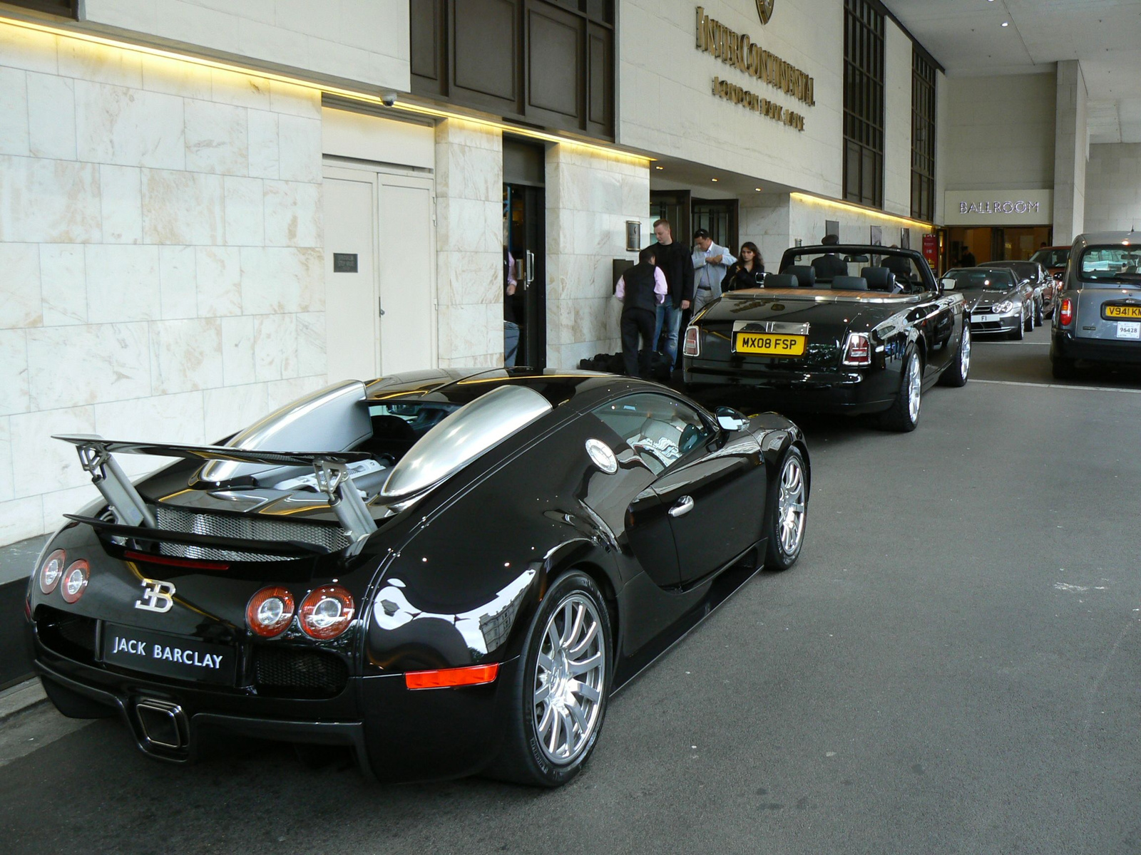 (4) Bugatti Veyron & RR Drophead Coupe