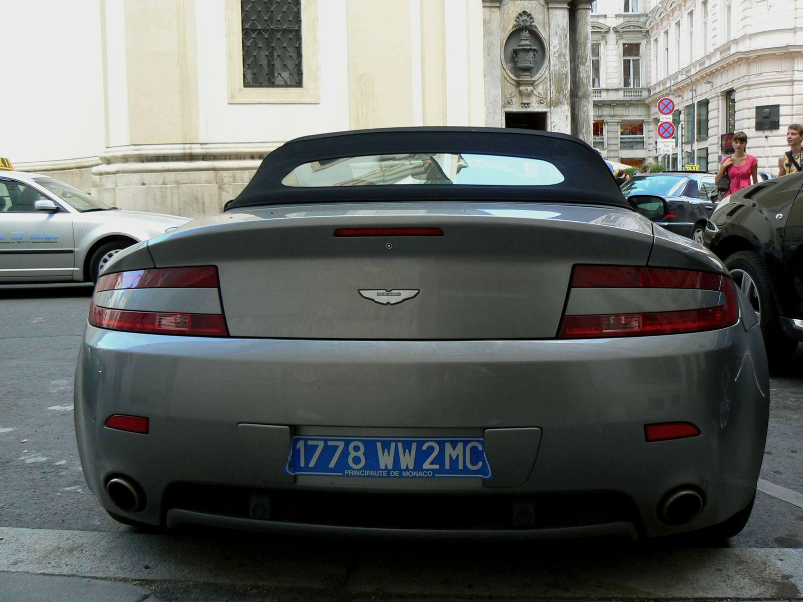 Aston Martin Vantage Roadster