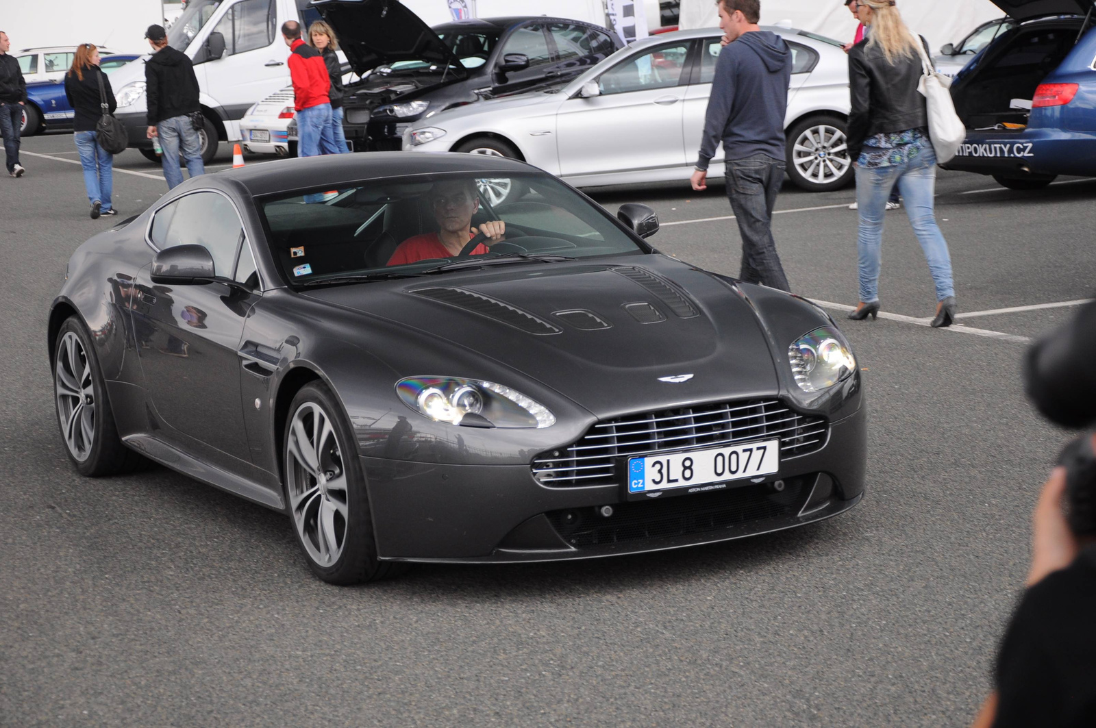 Aston Martin V12 Vantage