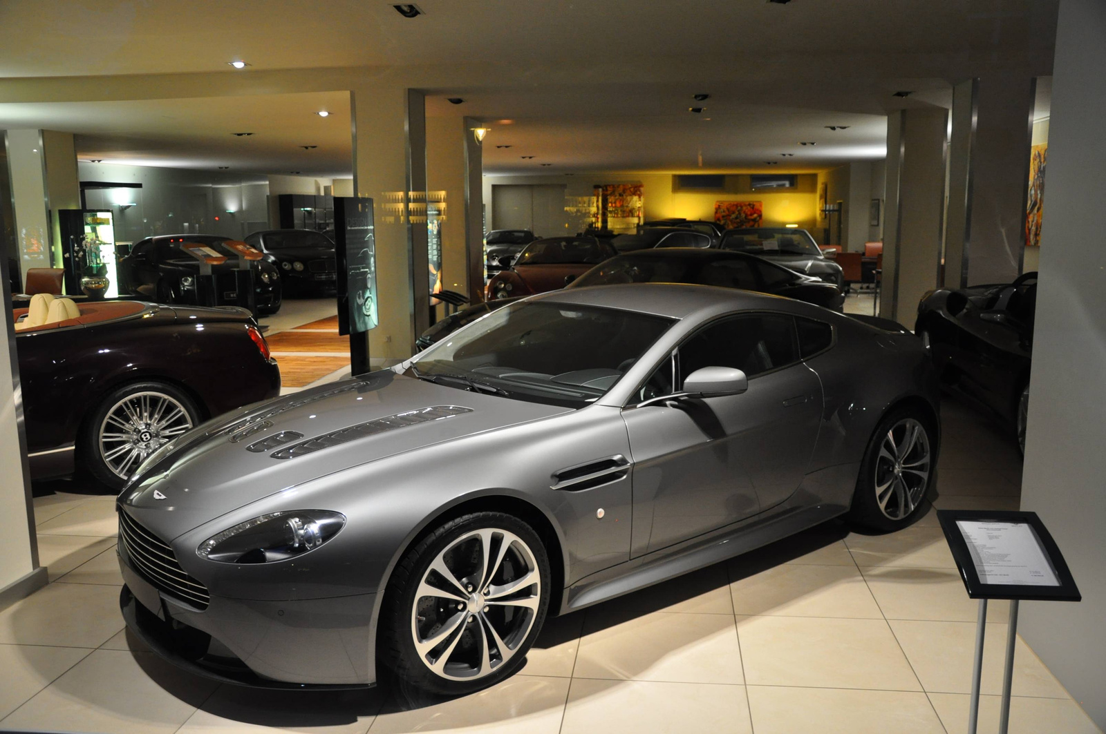 Aston Martin V12 Vantage