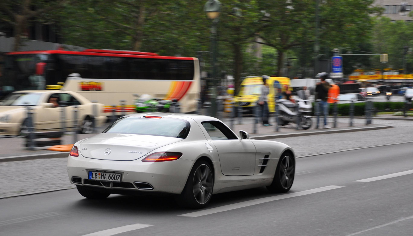 Mercedes SLS AMG