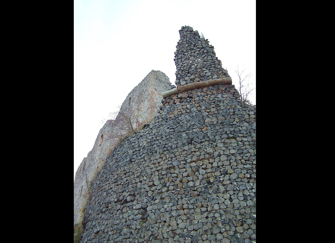 Somoskői vár, torony volt bazaltdarabokból