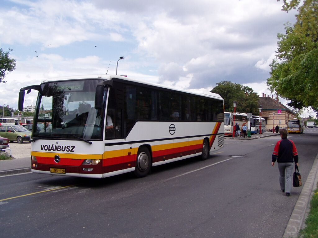 Mercedes-Intouro-volánbusz-050808-01