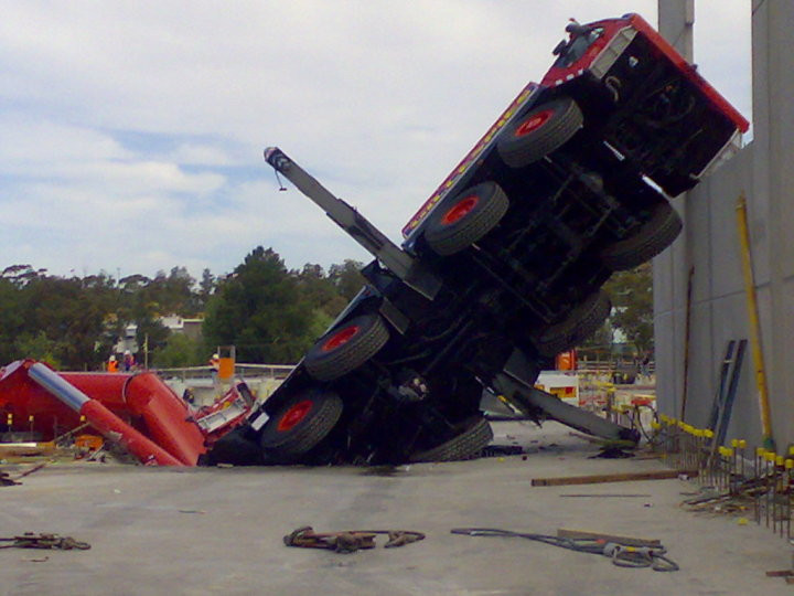 LIEBHERR LTM 1250.1 balesete Ausztráliában 4