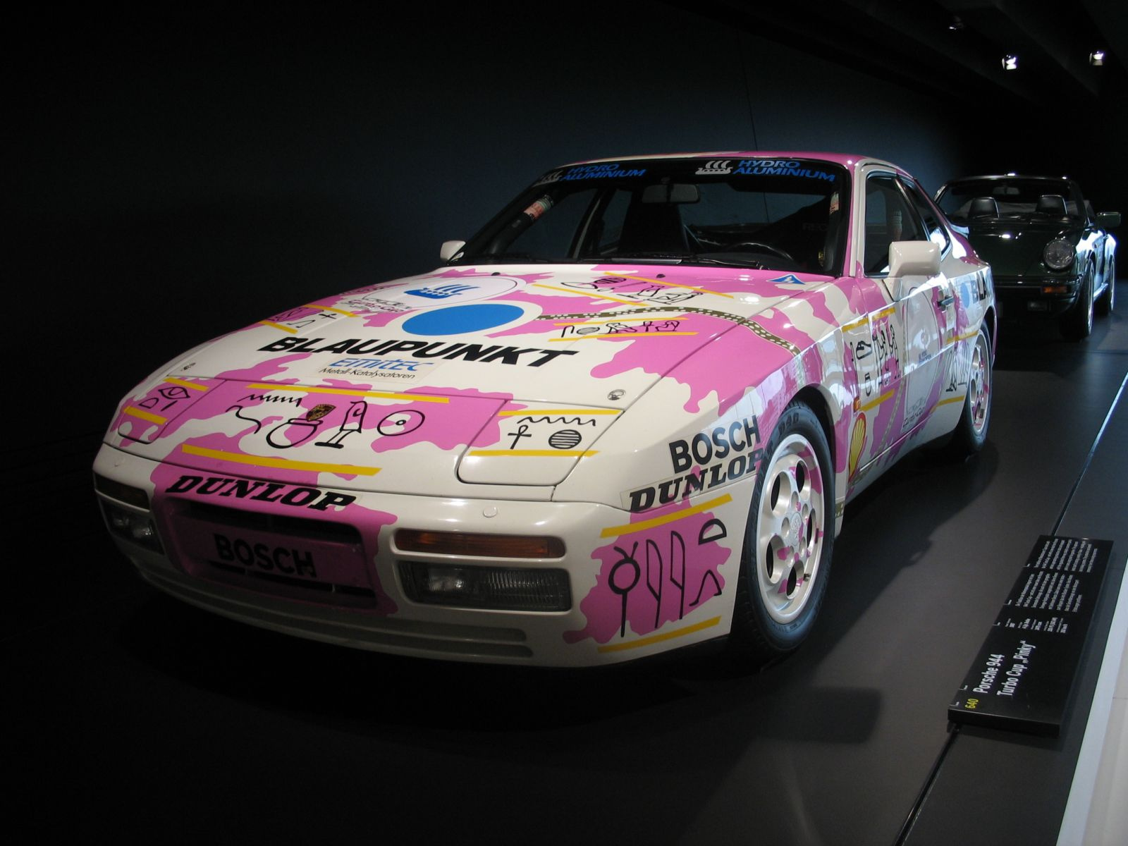 Porsche 944 "Pinky"